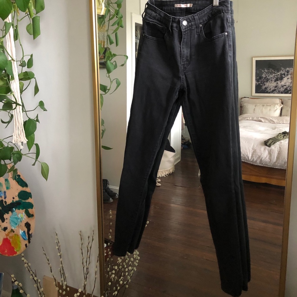 Levi’s 721 High Rise 🖤 - Picture 2 of 9